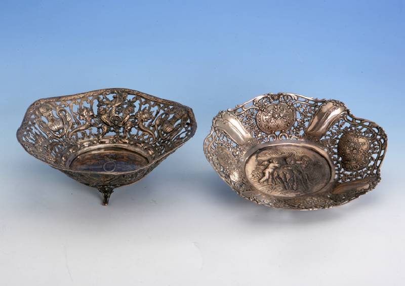Anbietschale, 800er Silber, 50er Jahre, florale Durchbrucharbeit, Boden mit Putten- dekor, ca. 7 x 26 x 20 cm, ca. 420 g