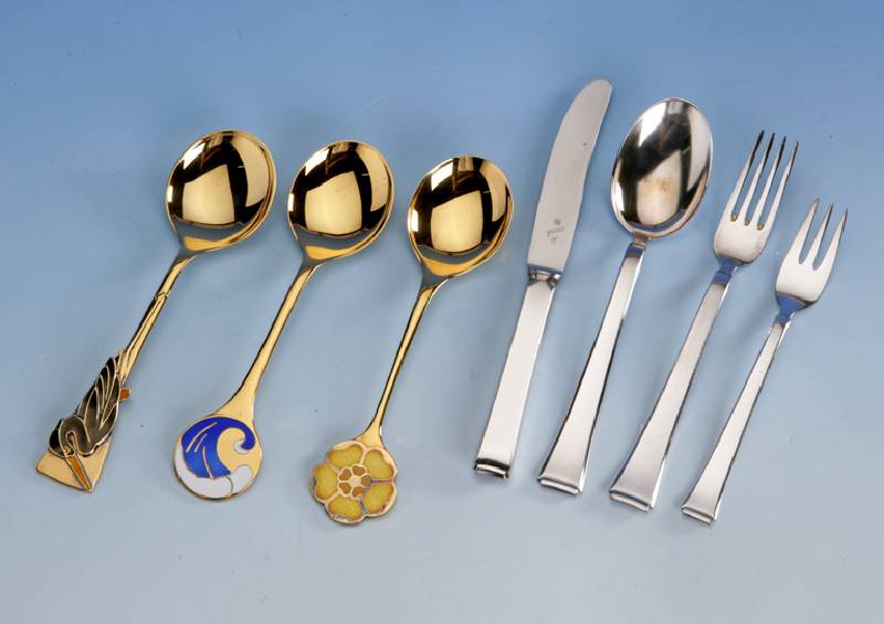 Konvolut aus 15 SammellÖffel, 925er Silber vergoldet, ROBBE & BERKING, bt. emailliert, versch. Jahreszahlen: 5 x 1979, 3 x 1980, 1 x 1987, 1 x ...