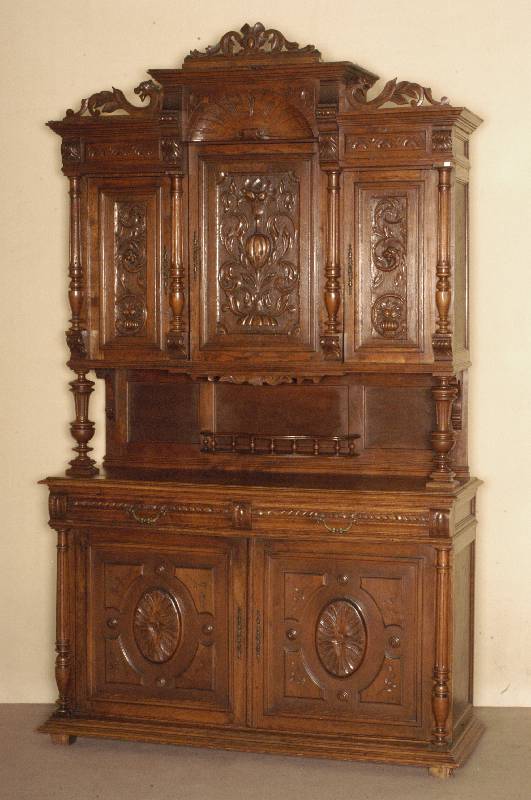 Aufsatzbuffet, Frankreich, um 1880, Eiche massiv, z.T. furniert, Lisenen mit vorgesetzten gedrechselten VollsÄulen, kanneliert, Unterteil ...