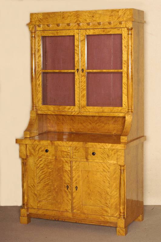 KÜchen- bzw. Eßzimmerschrank, deutsch, um 1920 , Biedermeierstil, Korpus Weichholz, Birkefurnier, Schrank aus mehreren alten Teilen aufgebaut, ...