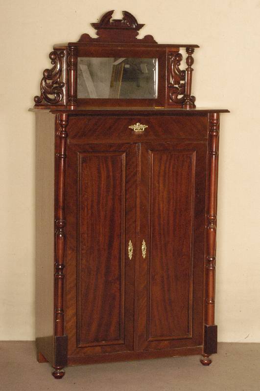 Vertiko, mitteldeutsch, um 1890/1900, Korpus Weichholz, freistehende 3/4 SÄulen, diese in sich 8-fach gegliedert, gewulstet, z.T. ...