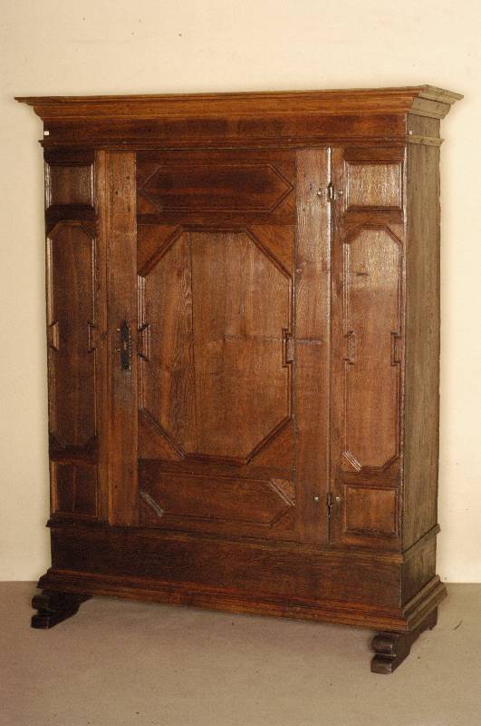 Brotschrank, norddeutsch/Umgebung Hamburg, um 1780, Eiche massiv, auf Kufen, diese wohl spÄter, Lisenen mit Leistenverzierung, 1-tÜrig , ...