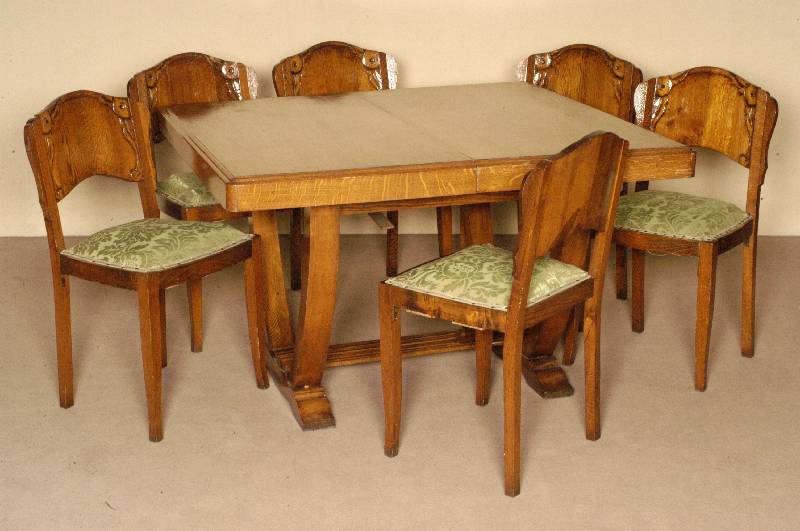 Ausziehtisch, Frankreich, um 1935/40, ArtDeco, z.T. Eiche massiv, Eichefurnier, Einlegeplatten nicht vorhanden, zeittypisches MÖbel der 40er ...