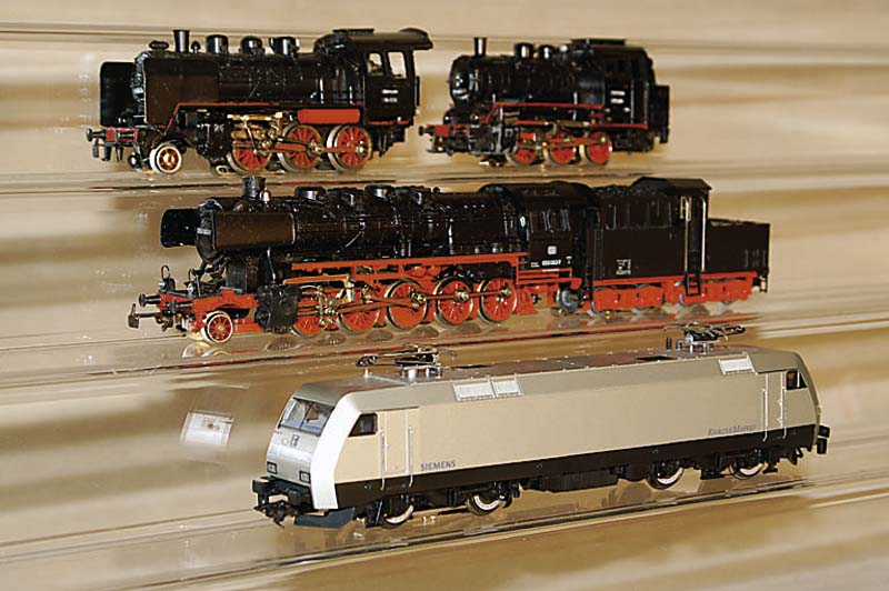 Konvolut 3 Dampfloks, MÄrklin, 50er Jahre, Spur HO, Nr. 3084, diese im orig. Karton, dazu 1 x Nr. 3000 (CM 800, Betr.-Nr. 89005) und FM 800 (ohne ...