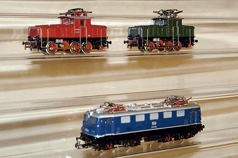 E-Lok, MÄrklin, 50er Jahre, Spur HO, Nr. 3001, CE 800, Betr.-Nr. E 6302, bespielt, sonst in altersbed. gutem Zustand, Fkt. nicht geprÜft, im ...