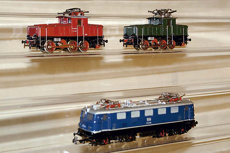 E-Lok, MÄrklin, 60er Jahre, Spur HO, Nr. 3034, blau, RÄder schwergÄngig, Fkt. nicht geprÜft, bespielt, im orig. Karton