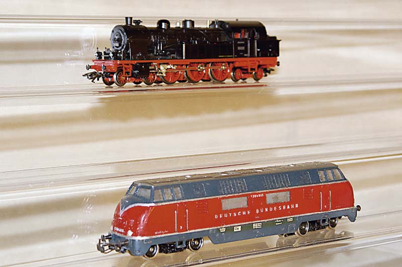 Diesellok, MÄrklin, 50er Jahre, Spur HO, Nr. 3021, Betr.-Nr. V 200 006, Seitenaufschrift Deutsche Bundesbahn und 3021, bespielt, jedoch in ...