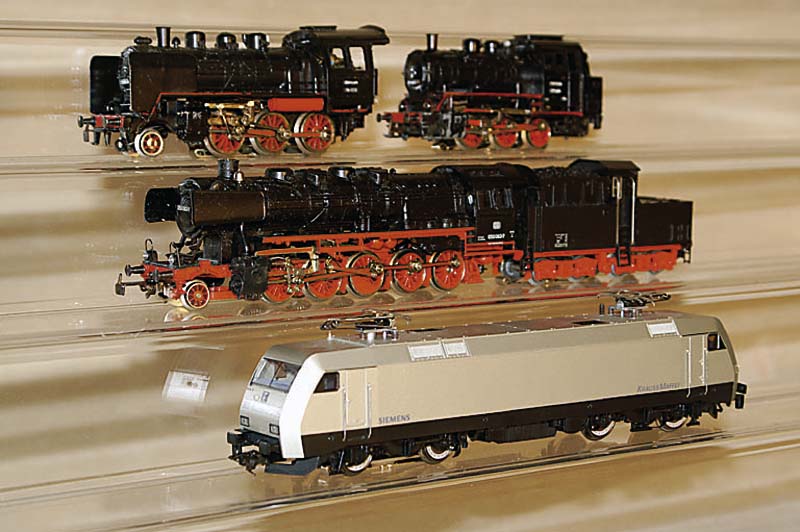 E-Lok, MÄrklin, 1998, Spur HO, Nr. 34351, silberfarben, Lok lÄuft nicht an, wohl durch lange Lagerung, min. bespielt, im orig. Karton