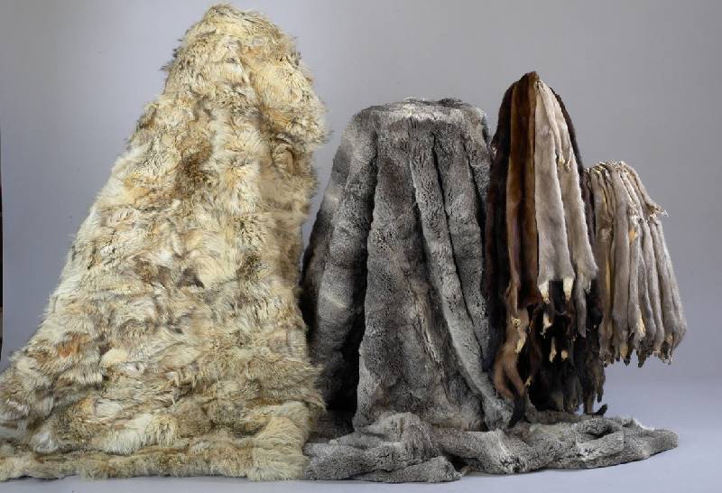 Decke aus Kaninchenfellen, rÜcks. gefÜttert, ca. 240 x 166 cm, lt. Einl. frisch gereinigt