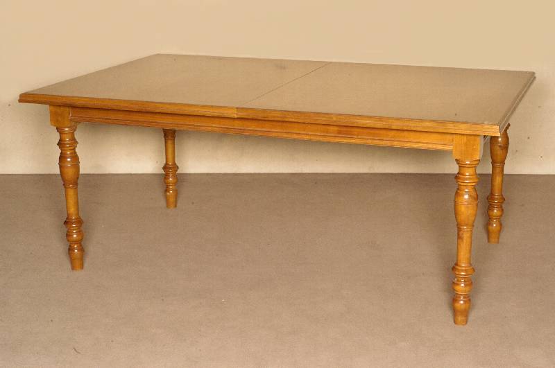 Ausziehtisch, deutsch, um 1880/90, GrÜnderzeit, z.T. massiv, Deckplatte Ahorn- bzw. Nußbaumwurzelfurnier, Fadenintarsien, aufwendig, ...