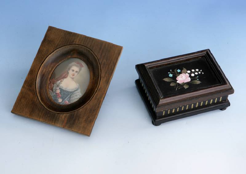 Miniaturmalerei auf Elfenbein nach franz. Vorbild von 1770/80, Darst. einer adligen jungen Dame, um 1900/10, sign. Nattier, ca. 8 x 6 cm, Rahmen ...