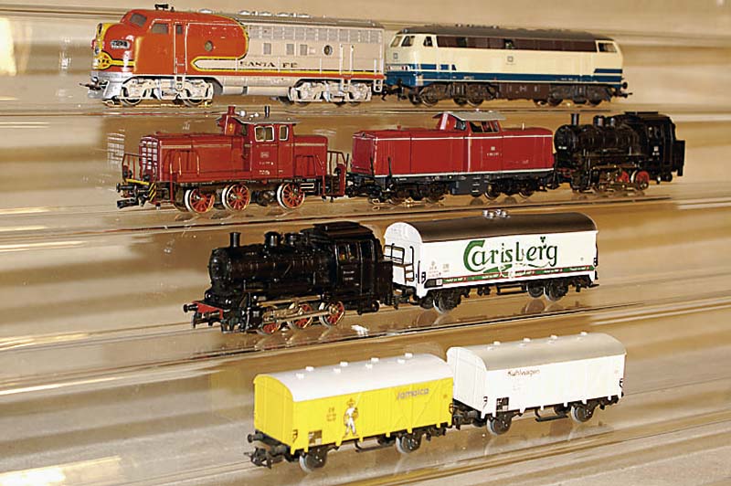 Konvolut, MÄrklin, 60er Jahre und spÄter, Spur HO, best. aus: Diesellok Nr. 3060 (Santa Fe) , Tenderlok Nr. 3000, Tenderlok Betr.-Nr. 89006, ...