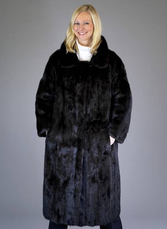 Dunkelbrauner Nerzmantel, Gr. 48, Innenlabel: Saga Mink, braunes Innenfutter, 2 Einschubtaschen, RÜckenl. ca. 108 cm