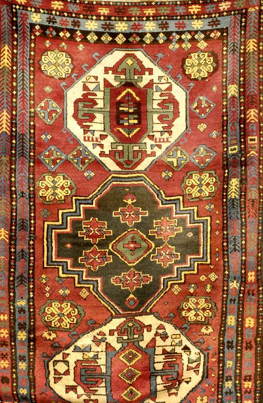 Lori Pampak, Kaukasus, um 1900, Wolle auf Wolle, ca. 226 x 134 cm, Schätzwert: 13000.- EURO, EHZ: 3 (altersbedingt in einen guten Erh ...