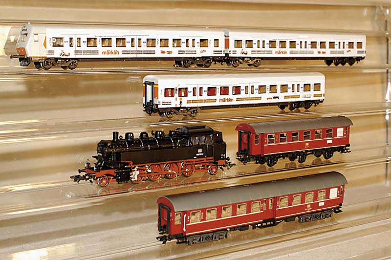 Wagenset "S-Bahn", MÄrklin, Spur HO, 90er Jahre, Nr. 4390, 3 S-Bahn-Wagen mit Ganzwagen Werbung "MÄrklin", min. bespielt, im ...