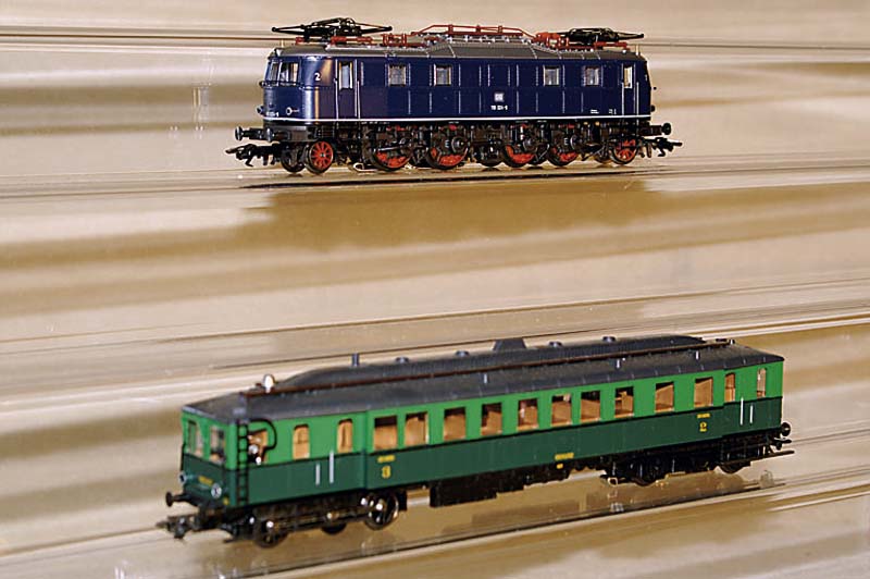 E-Lok, MÄrklin, Spur HO, Nr. 3768, blau, digital, fast unbespielt, im orig. Karton, Fkt . nicht geprÜft