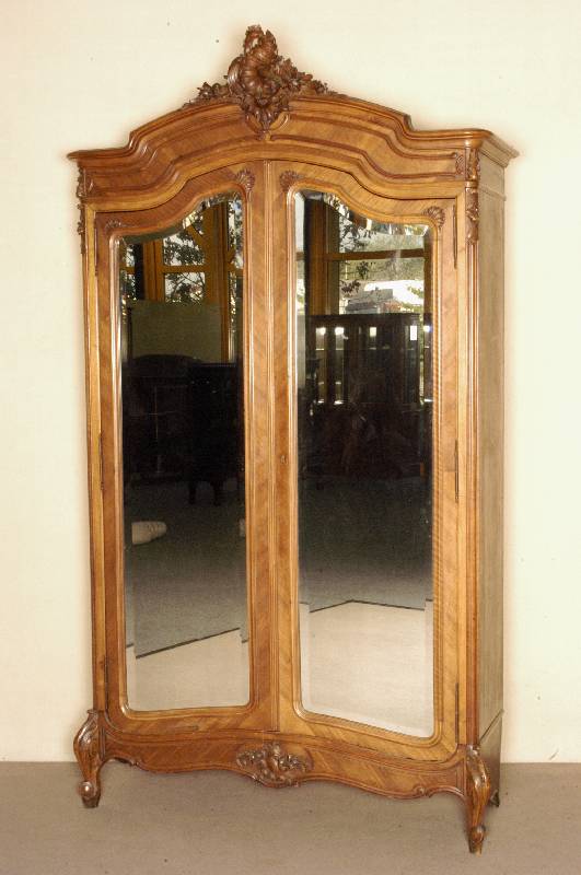 Schrank, Frankreich/Nancy, um 1890, Korpus z.T. Eiche massiv, auf Rahmen gearbeitet, Wurzelnußfurnier z.T. gespiegelt verlegt, original ...