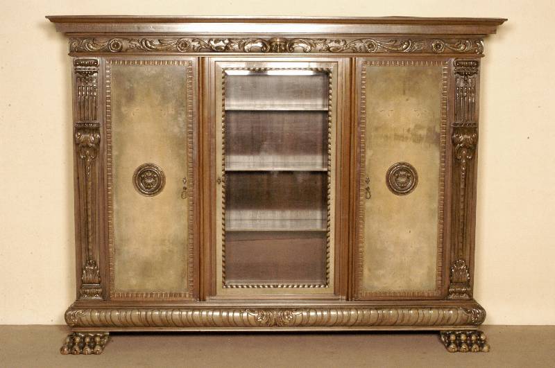 BÜcher- bzw. Vielzweckschrank, deutsch, um 1910, im florentinischen Renaissancestil, Korpus Weichholz/Hartholz, Front auf Rahmen gearbeitet, z.T. ...