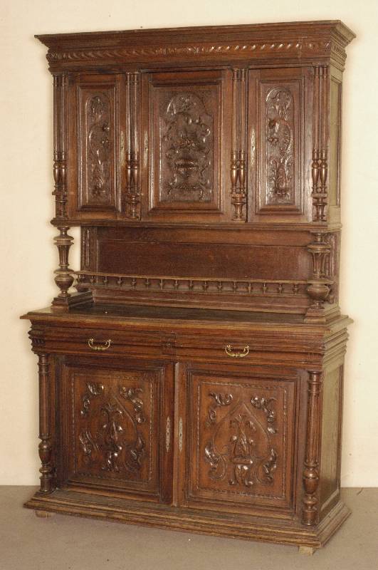 Aufsatzbuffet, Belgien/Niederlande, um 1890/1900, Front und Seiten auf Rahmen gearbeitet, Eiche massiv, Inlets Eiche massiv, Schnitzereien aus dem ...