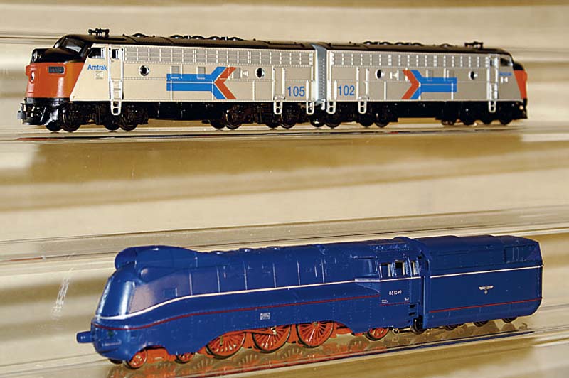 Diesellok, MÄrklin, 1997, Spur HO, Nr. 33621 , silber/blau/rot, "Amtrak", neuwertig, intakt , im orig. Karton, fast unbespielt