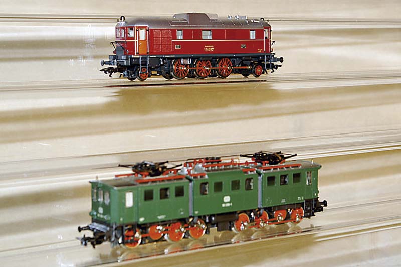 Diesellok, MÄrklin, Spur HO, Nr. 34210, dunkelrot, fast neuwertig, nur Probelauf, intakt, im orig. Karton