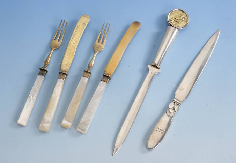 BriefÖffner GG 750/000 und 925er Silber, Darstellung 2er Fische, rs grav. "The same way 26.21.2 1955," L. ca. 26.5 cm