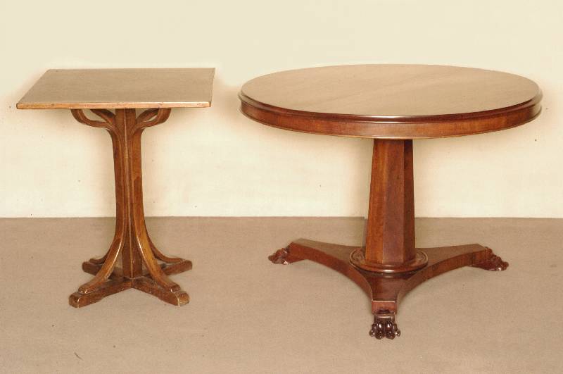 Beistelltisch, Österreich, um 1895/1900, Thonet, Klebezettel auf der Unterseite, Bugholz, Buche, nimmt den Jugendstil vorweg, teilrestauriert, ...