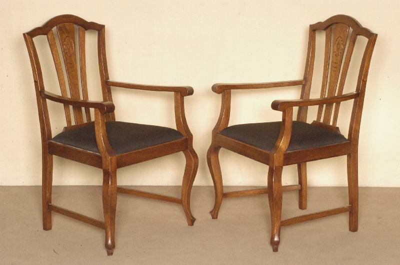 Armlehnstuhl, deutsch, im Stil von 1910, Eiche massiv, Barockstil, gebogene Beine, RÜckenlehne leicht geschwungen und vertikal verstrebt, Bezug ...