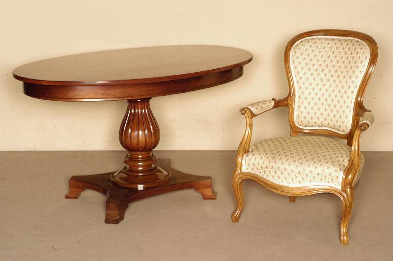 Stuhlsessel, deutsch, um 1835/40, Louis-Philippe, Gestell Nußbaum massiv von ausgesuchter QualitÄt, allseitig geschweift, restauriert, BezÜge ...