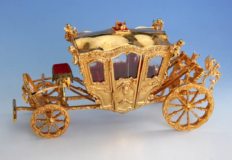 Prunkkutsche 925er Silber, vergoldet, total ca . 2400 g, detaillierte Nachbildung, RÄder beweglich, Kabine verglast, TÜren mit Schar- niert, ...