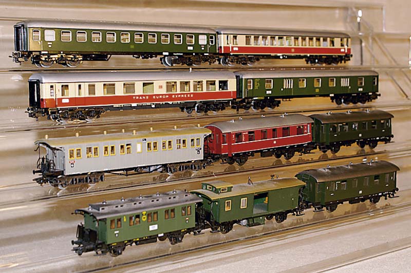 Konvolut Personenwagen, MÄrklin, Spur HO, 60er Jahre, best. aus: 4056, 4055, 4026, 4058, 4024 und einer nicht im orig. Karton, dieser mit ...