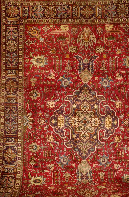 TÄbriz Alt, Persien, um 1950, Wolle auf Baumwolle, ca. 364 x 252 cm, SchÄtzwert: 2900.- EURO, EHZ: 2 (altersbedingt in einen gu ten ...