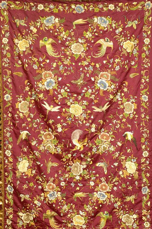 Seidenstickerei, China, um 1930, reine Seide, ca. 343 x 117 cm, SchÄtzwert: 2900.- EURO, EHZ: 2 (altersbedingt in einen sehr gute n ...