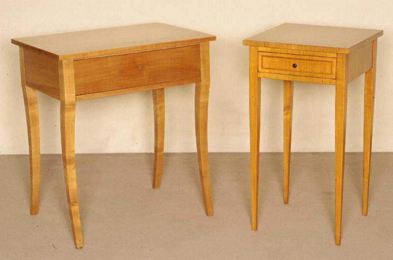 NÄhtisch, deutsch, um 1925, ArtDeco, Korpus Weichholz, Kirschbaumfurnier, Beine leicht konisch und gebogen, 1 Schublade, elegantes MÖbel, ...