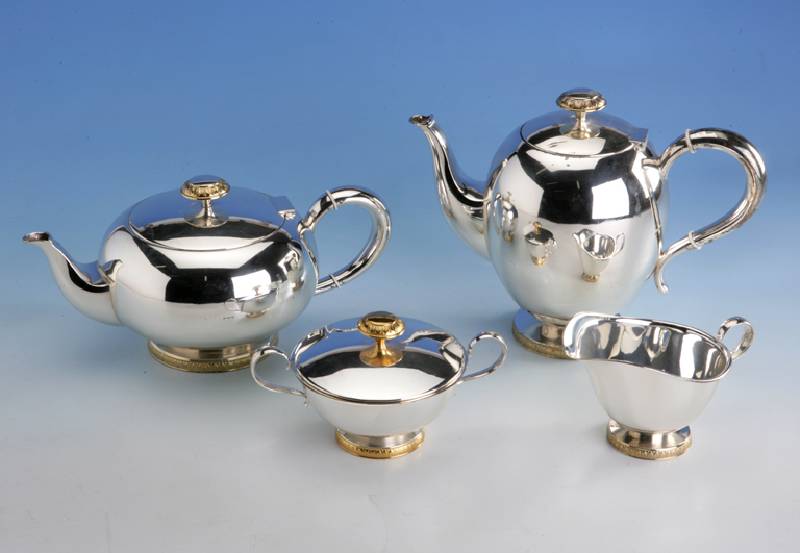 4-teil. Kaffee- und Teeservice, 925er Silber teilvergoldet, Wilkens Bremen, stil. Akanthus- bandverzierung, best. aus: 2 Kannen, Zucker- dose und ...