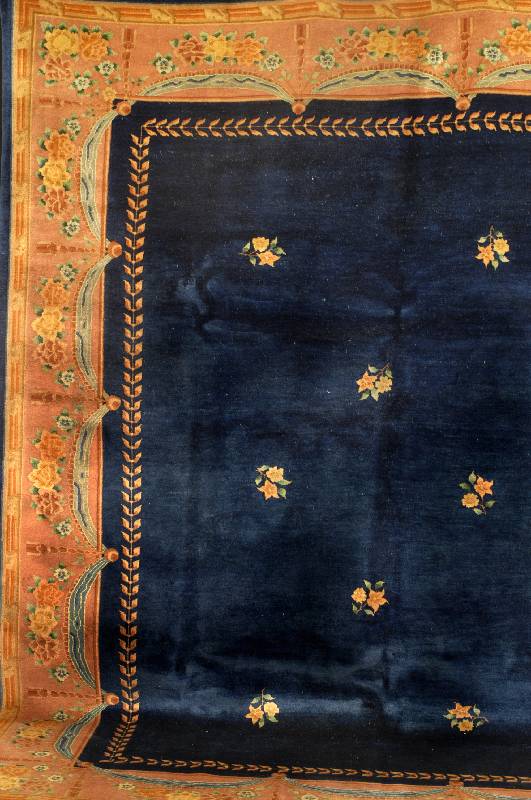 Dekorativer alter China Teppich, China, um 1920, feine glanzreiche Wolle geknÜpft auf Bau mwolle, ca. 353 x 278 cm, SchÄtzwert: 15000,- EURO, ...