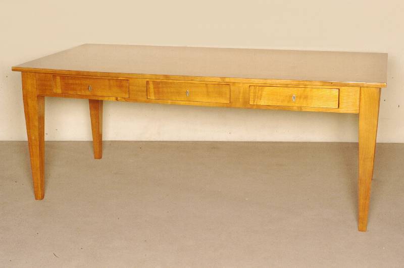 Schreibtisch, im Biedermeierstil, z.T. Kirschbaum massiv, Weichholz, Kirschbaumfurnier, nach altem Vorbild gearbeitet, Platte mit breitem Fries, 3 ...