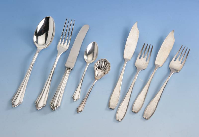 Besteck fÜr 12 Personen, Modell Frederike, BSF, 800er Silber, um 1930/35, best. aus: 12 MenÜgabeln, 12 MenÜmesser (Klingen aus Stahl, Griffe ...