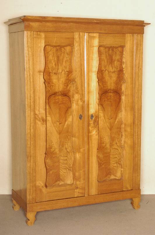 Schrank, um 1860/70, Ulme massiv, Ulmewurzelfurnier in den TÜrfÜllungen, zweitÜriger Schrank aus der Zeit, zerlegbar, altersÜbliche ...
