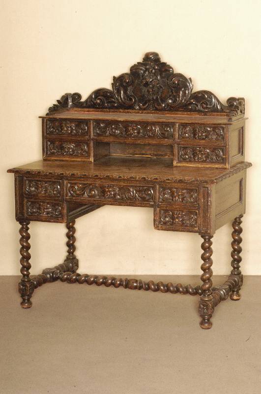 Damenschreibtisch, Belgien/Niederlande, um 1880/90, nach dem Vorbild von 1680/1710, Eiche massiv bzw. Trageteile und Verblendungen Weichholz, ...