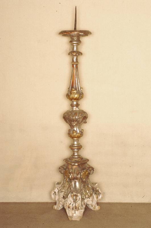 Kirchenleuchter, Italien, um 1730/50, Lindenholz, verleimt, ursprÜnglich goldfarben gefaßt, sollte restauriert werden, dekorativ, stÄrkere ...