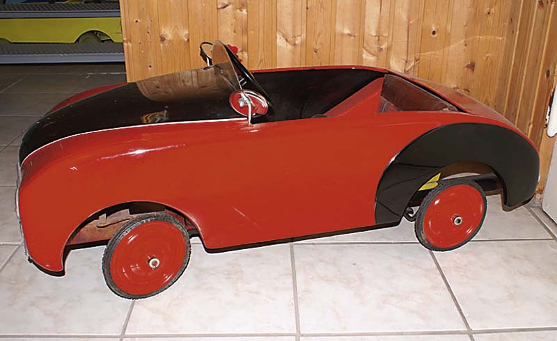 Tretauto, 40/50er J., rot-schwarz lackiert, bez. Simca, ca.49x115cm, Blech, l.rest., l. Alterssp.
