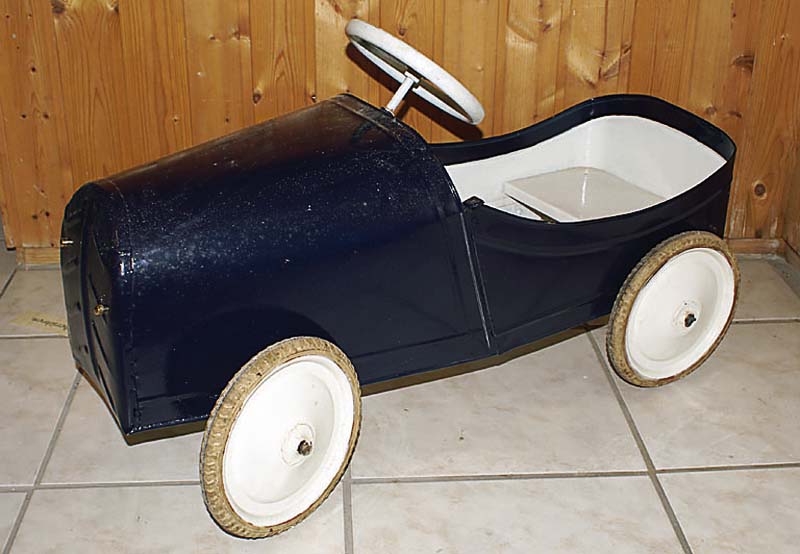 Tretauto, 40/50er J., Blech dunkelblau lackiert, Alterssp., l.rest., ca.46x80cm