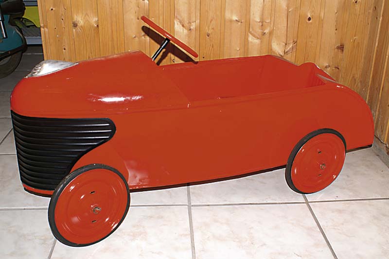 Tretauto, 40/50er J., Blech rot lackiert, l.Alterssp., l.rest., ca.50x108cm, Rennauto No.7