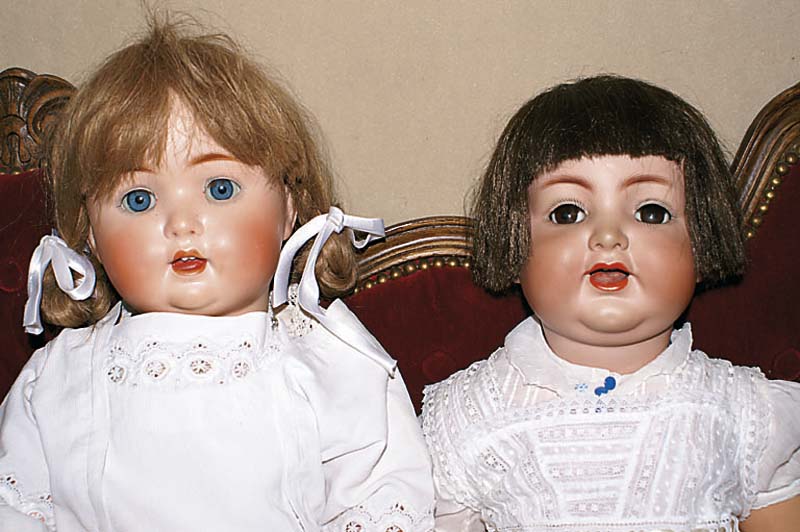 Porzellankopfpuppe, SchÜtzmeister & Quent, um 1920, 201, MassekÖrper, blonde EchthaarperÜcke, feststehende blaue Glasaugen, offener Mund, zwei ...