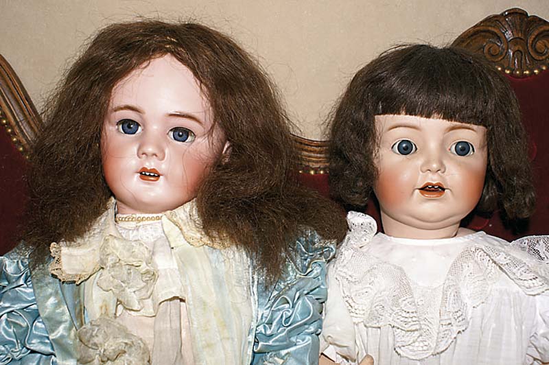 Porzellankopfpuppe, Simon & Halbig, fÜr Jumeau, DEB 13, um 1900, brÜnette EchthaarperÜcke, blaue feststehende Glasaugen, Wimpern, offener Mund, ...