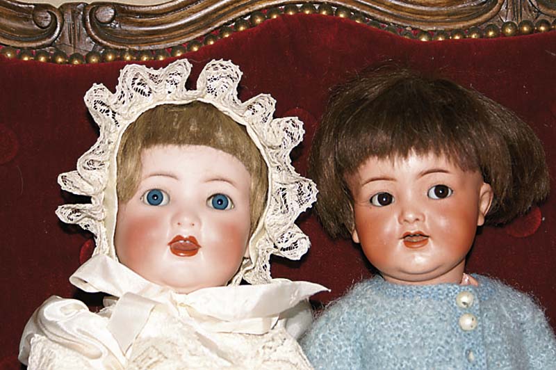 Porzellankopfpuppe, Simon & Halbig, Nr. 126, um 1910, braune EchthaarperÜcke, dunkelbraune flirting eyes, offener Mund, zwei ZÄhnchen oben, ...