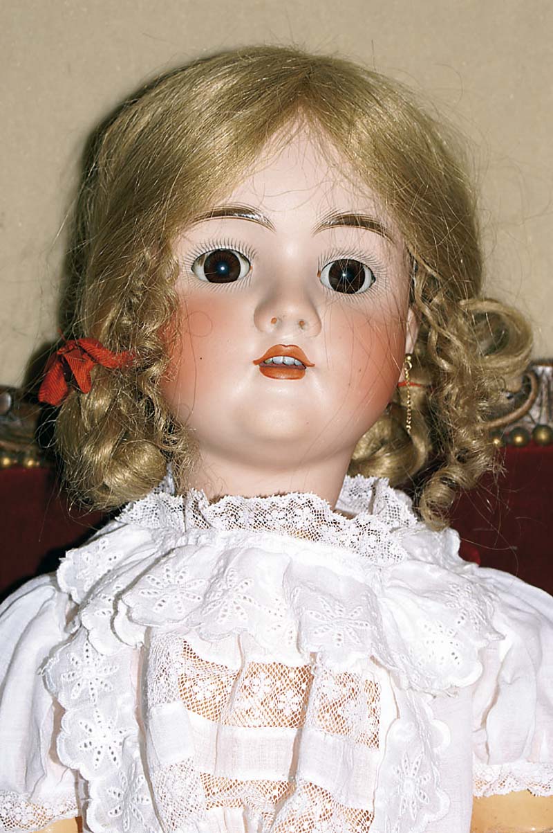 Grosse Porzellankopfpuppe, Kley & Hahn, WalkÜre, um 1910, blonde EchthaarperÜcke, braune Schlafaugen, offener Mund, 4 ZÄhne oben, ...