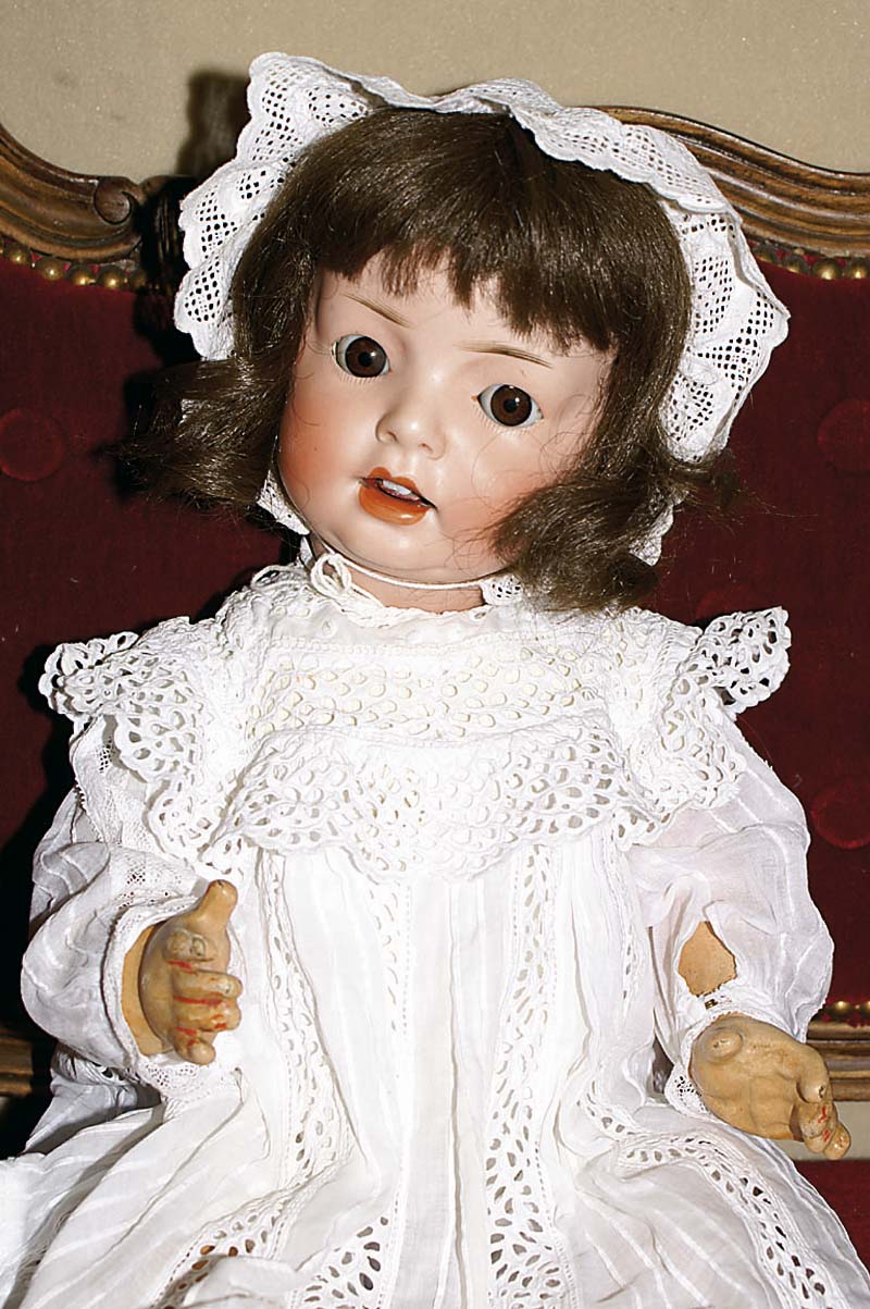Porzellankopfpuppe, Simon & Halbig, PB, Hanna, um 1910, braune EchthaarperÜcke, braune Schlafaugen, offener Mund, zwei ZÄhnchen oben, H.ca.53cm, ...