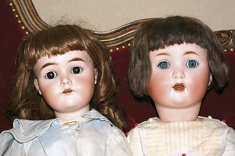 Porzellankopfpuppe, SchÜtzmeister Quend, um 1910, blaue Schlafaugen, offener Mund, 2 ZÄhne oben, bewegliche Zunge, braune PerÜcke, ...